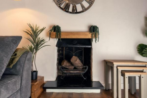 Cosy hillside cottage